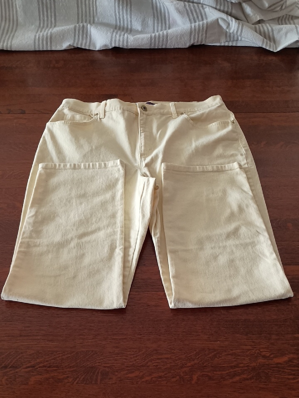 Gloria Vanderbilt Straight Leg "Amanda" 5 Pocket Jeans b200